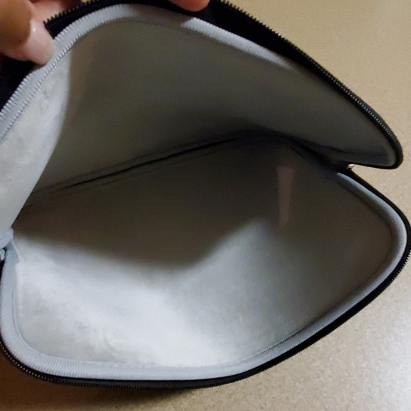 HESTECH Laptop Case/Sleeve - Picture 4 of 6